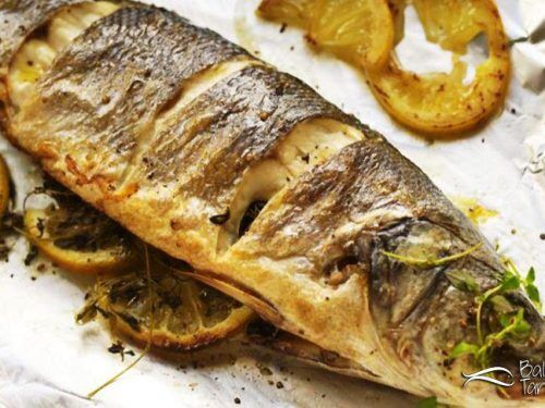 Sebzeli Fırında Levrek Tarifi: Lezzetli ve Sağlıklı Bir Balık Yemeği